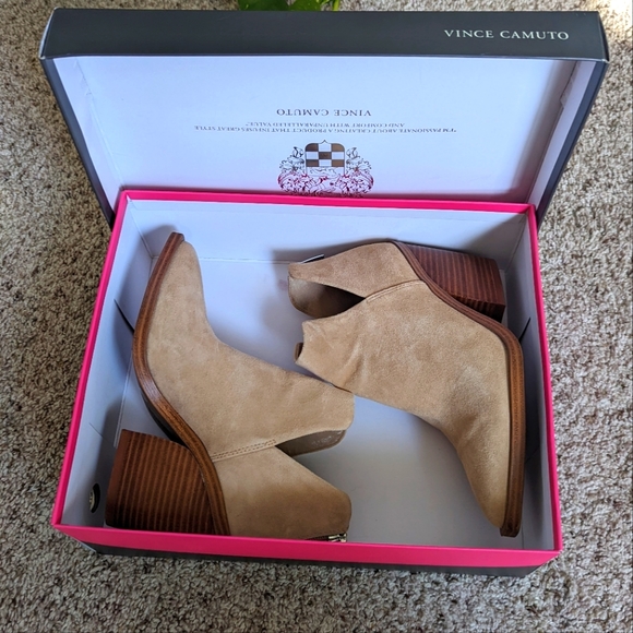 Vince Camuto Gigietta Booties - Picture 3 of 8